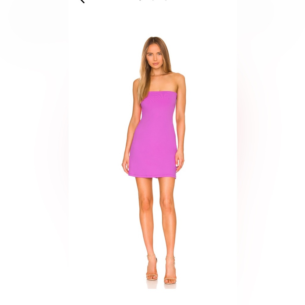 STRAPLESS TUBE DRESS IN SNAPDRAGON
Susana Monaco